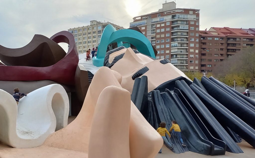 Der Parque Gulliver, Valencias außergewöhnlichster Spielplatz, ist ein Muss bei einer Reise nach Valencia mit Baby und Kleinkind
