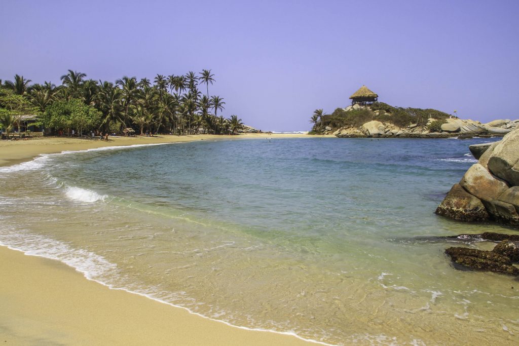 Strand an der Karibikküste Kolumbiens im Nationalpark Tayrona