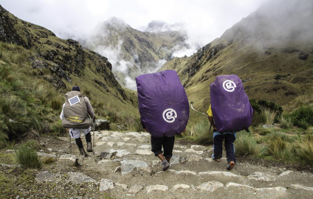 Träger (Porters) auf dem Inka Trail nach Machu Picchu