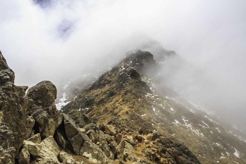 auf dem Gipfel des Illiniza Norte in Ecuador, Akklimatisierung für die Besteigung des Cotopaxi