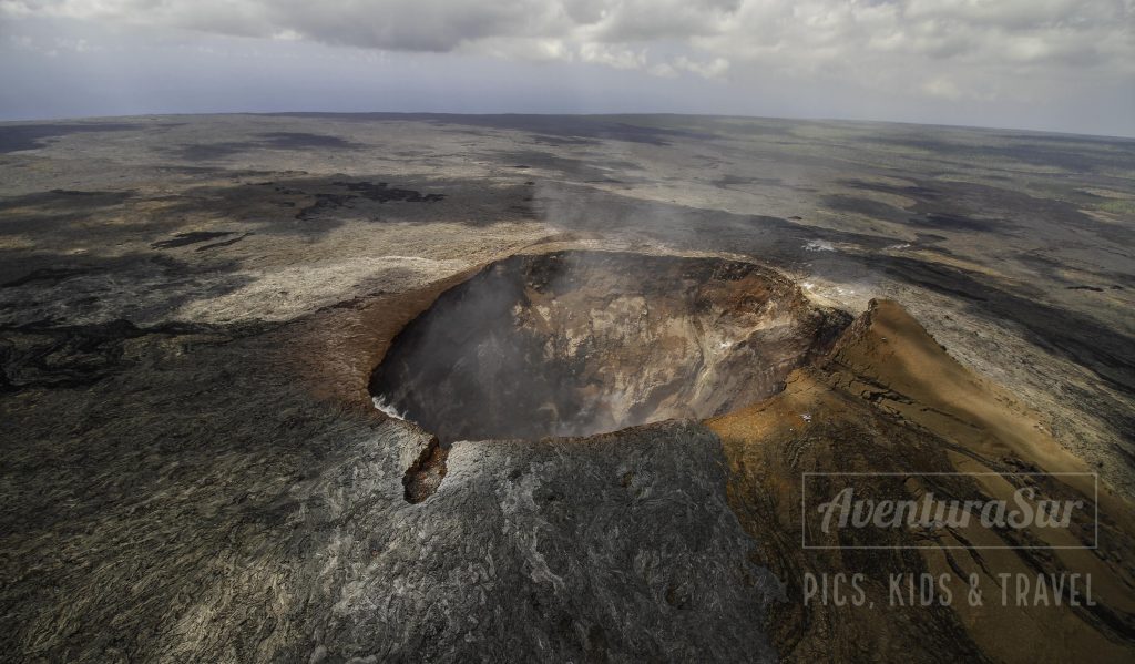 Krater des aktiven Vulkans Mauna Loa, Big Island, Hawaii, aus der Luft