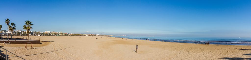 Panorama des Strandes Playa de las Arenas in Valencia