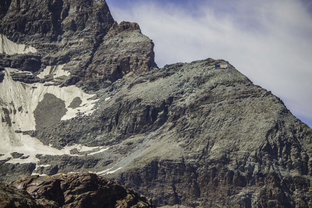 Fotos von Zermatt: Hörnlihütte auf dem Fels